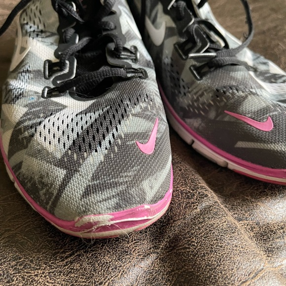 Nike Trainers- black/pink/blue - Picture 4 of 8